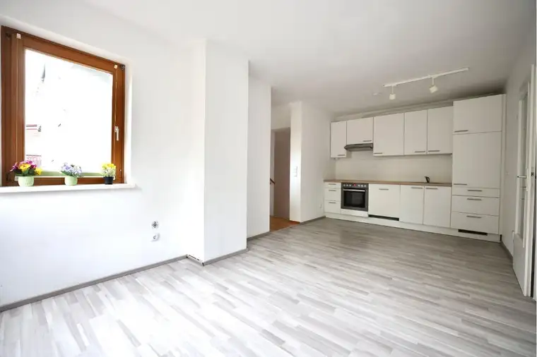 Gartenwohnung mit 3,5 Zimmern mitten im Harter Ortszentrum