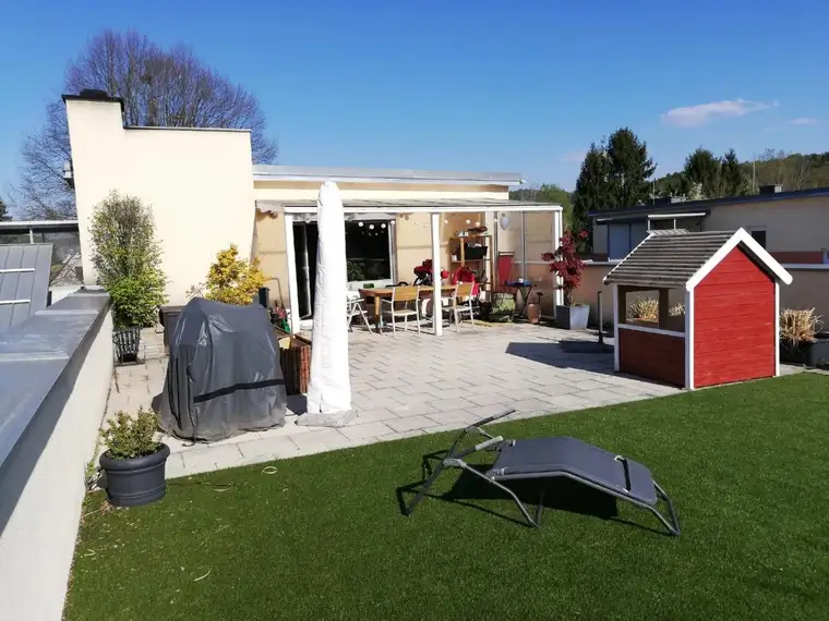 Penthouse mit traumhafter Terrasse und Carport