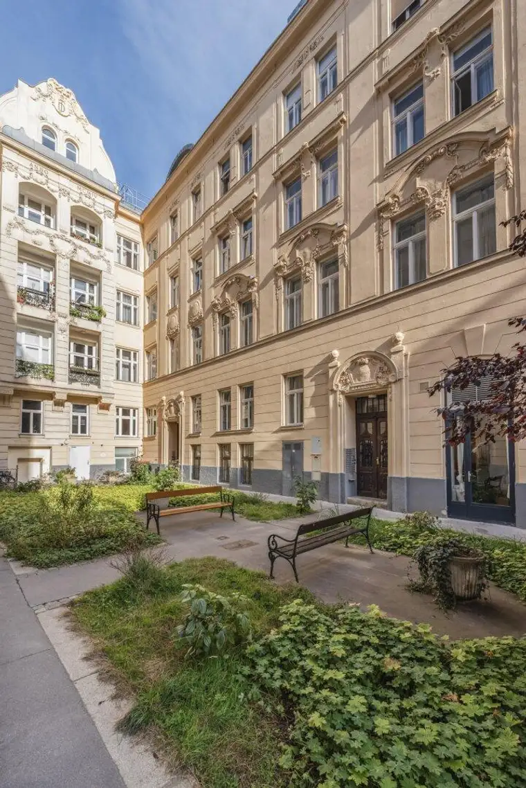 Renovierungsbedarf inmitten von Döbling: 1-Zimmer-Wohnung in repräsentativem Altbau