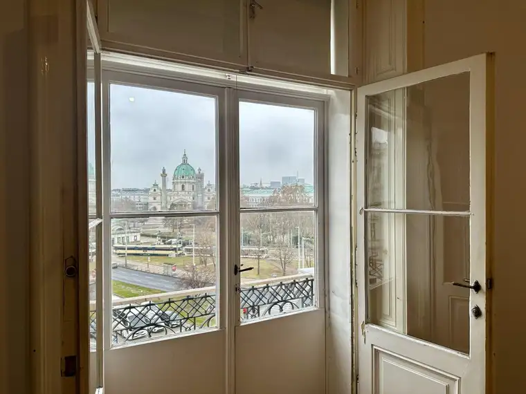 Ihr Büro mit Blick auf die Karlskirche