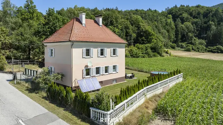 Naturliebhaber aufgepasst: Großzügiges Einfamilienhaus samt Nebengebäude mit viel Potenzial in herrlicher Ruhelage