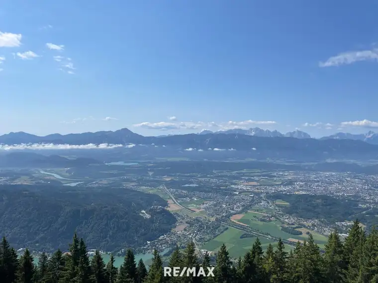Schöne, geräumige Ferienwohnung auf der Gerlitzen mit Blick auf den Ossiacher und Faaker See