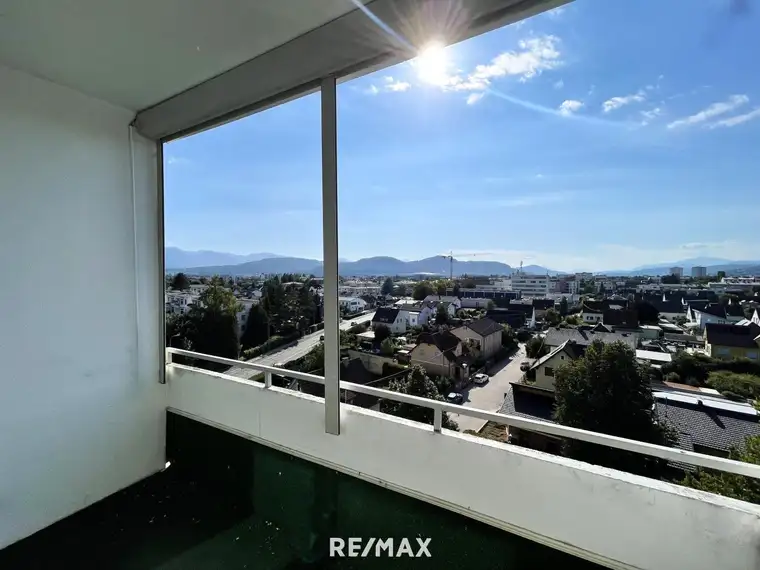 Renovierungsbedürftige Wohnung mit herrlichem Ausblick in Waidmannsdorf