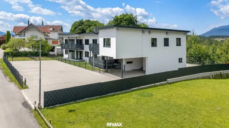 Top-Zinshaus im Erstbezug mit 7 Wohneinheiten samt Terrasse und Garten am Faaker See: Stabile Rendite mit klarem Wertsteigerungspotenzial