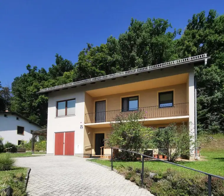 Einfamilienhaus mit 775m² Garten und 1680m² Waldgrundstück