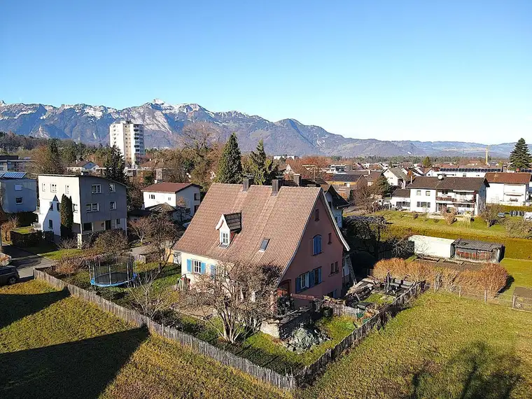 **PREISKNALLER** in Top-Lage: charmantes Einfamilienhaus in Feldkirch-Gisingen!