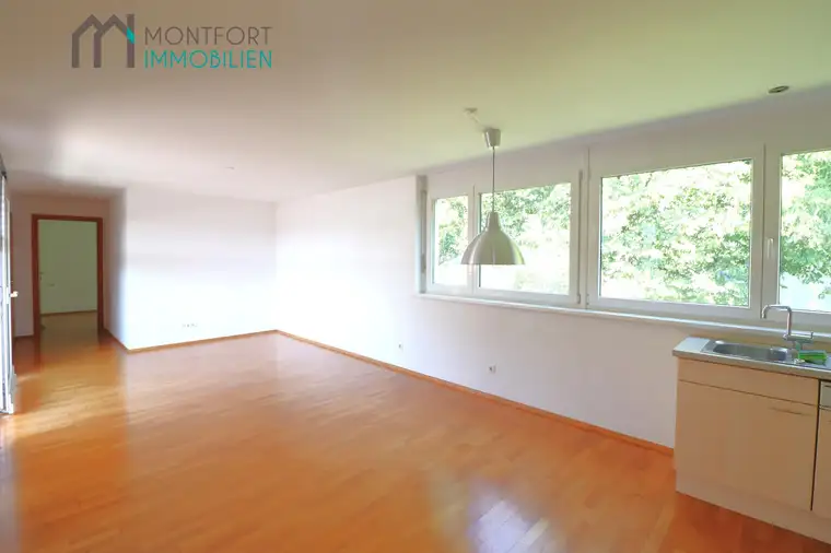 Zentrale 2 Zimmerwohnung mit Balkon und Carport-Platz in ruhiger Lage