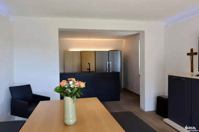 Einzigartige Gelegenheit! Ihre Traumimmobilie mit Seeblick - 1493 m² mit Nebengebäude