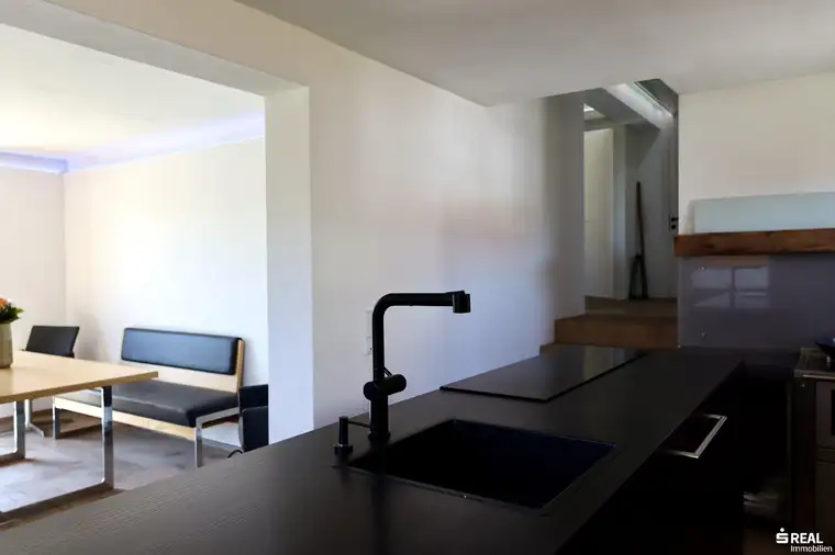 Einzigartige Gelegenheit! Ihre Traumimmobilie mit Seeblick - 1493 m² mit Nebengebäude