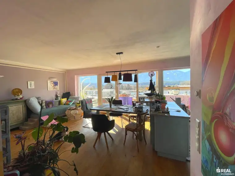 Moderne Terrassenwohnung oberhalb von Seeboden - großzügige Panoramaterrasse!