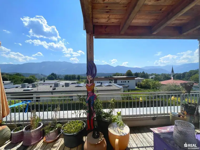 Lichtdurchflutete 3 Zimmer-Wohnung in Seeboden - ca. 25 m² Panoramaterrasse!