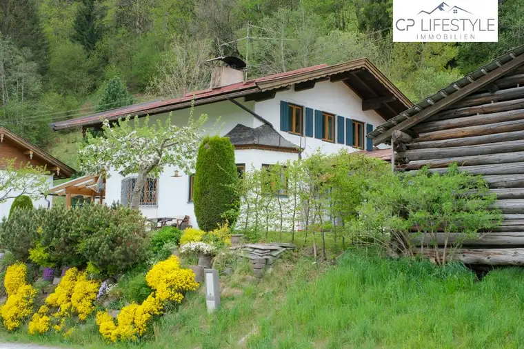 Charmantes Tiroler Familienhaus mit großem Potenzial in sonniger Lage von Jochberg