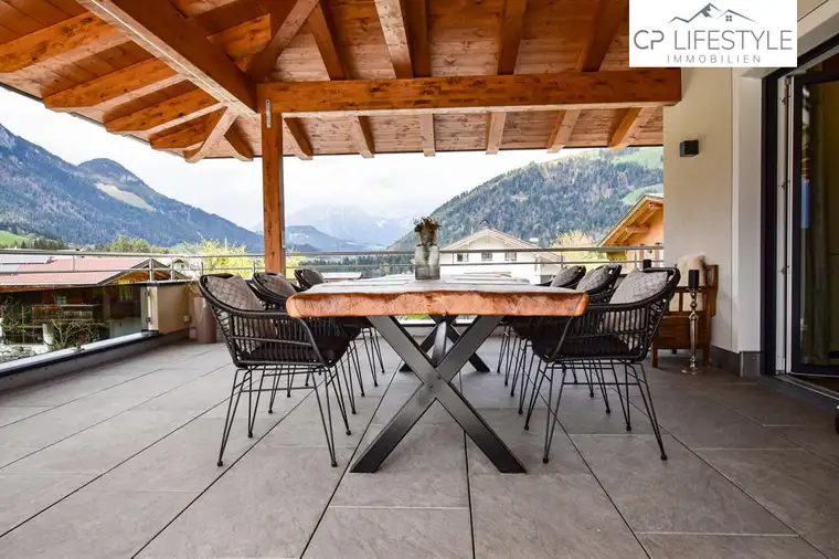 Edle Penthousewohnung im Alpin-Stil mit Bergpanorama