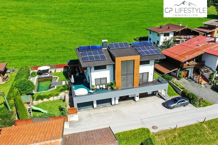Modernes Einfamilienhaus mit Naturpool &amp; Weitblick – stilvolles Wohnen in Westendorf