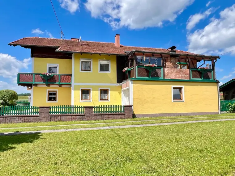 GROßZÜGIGES EINFAMILIENHAUS MIT VIEL PLATZ - NÄHE BURGHAUSEN ! GARTEN, FREISITZ, GARAGEN