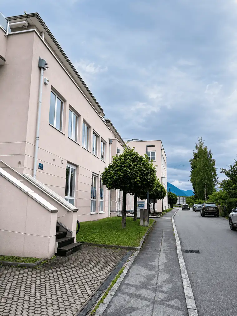 Lichtdurchflutetes Bürohaus in exklusiver Lage 