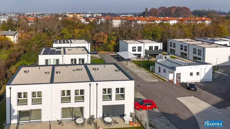 Eckreihenhaus mit feinem Garten I 2 Stellplätze I Übernahme sofort möglich I Provisionsfrei