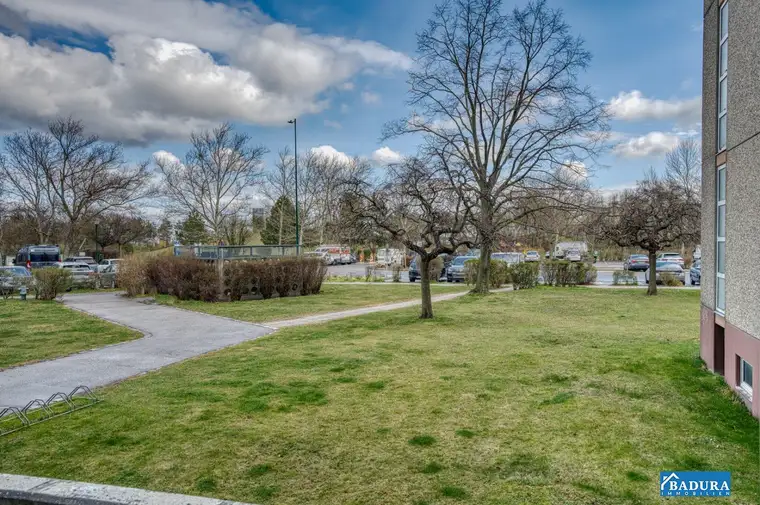 Familienfreundliche 3-Zimmer Wohnung mit Loggia | Optimale Raumaufteilung | Garagenparkplatz