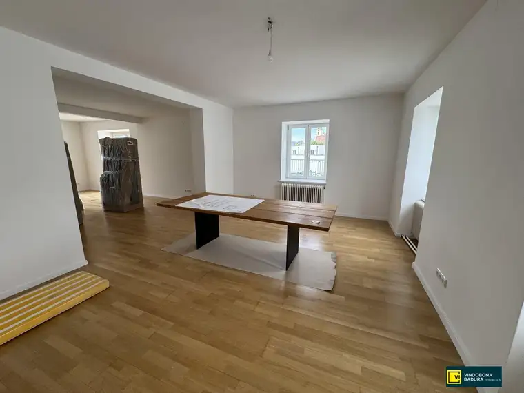 Großzügige Räumlichkeiten mit herrlicher Terrasse in ruhiger Wohnsiedlung