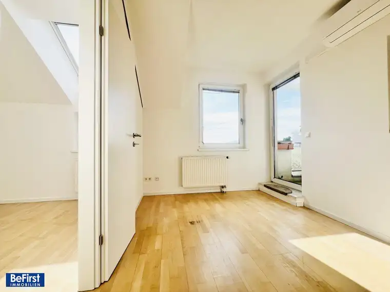 Charmante, helle und sonnige 3 - 4 Zimmer Balkonwohnung in absoluter Ruhelage