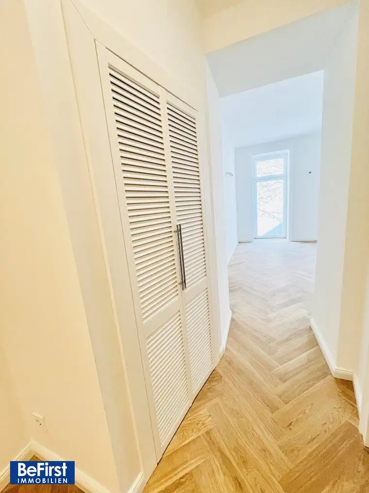 Erstbezug nach Top Sanierung: Lichtdruchflutete 2 Zimmer Balkonwohnung