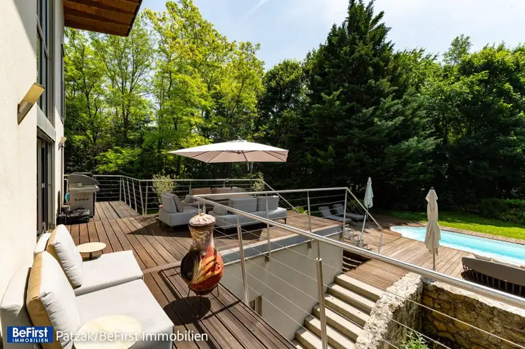 Phantastisches Einfamilienhaus mit Pool und großem Garten - Ruhelage