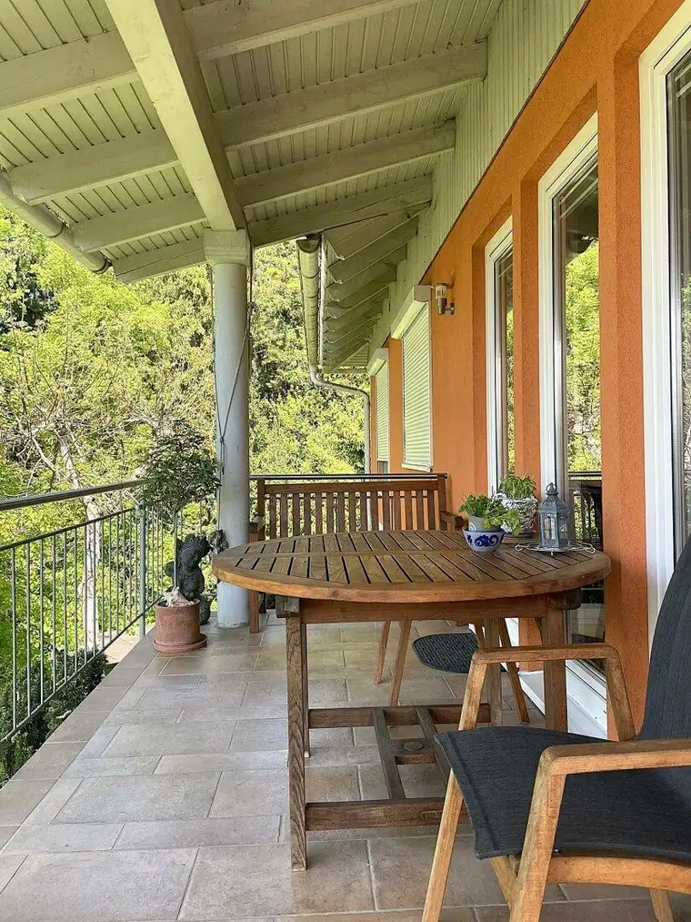 Traumhafter Bungalow mit Einliegerwohnung – hier vereint sich Platz &amp; Komfort!