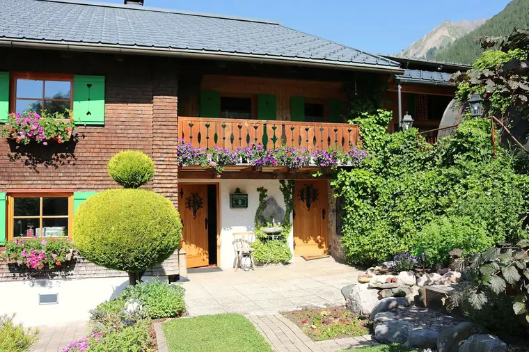 Willkommen im Paradies - Exklusives &amp; liebevoll saniertes Bauernhaus mit 3 Wohneinheiten zu verkaufen!