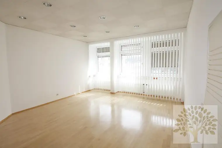 Erstklassige Büroräume mit Parkplätzen in zentraler Stadtlage