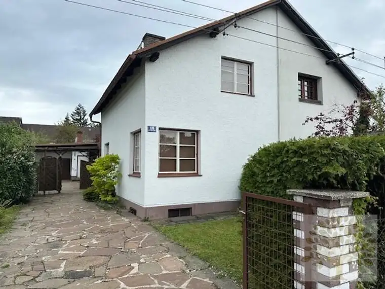Doppelhaus mit zwei sanierungsbedürftigen Wohneinheiten in Zentrumsnähe zu Verkaufen!