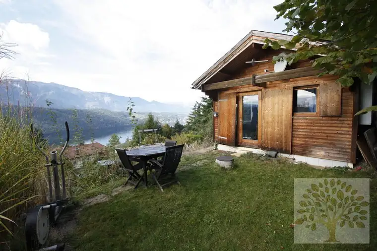 Kleines Holzhaus auf traumhaften Baugrund ober Millstatt zu verkaufen!
