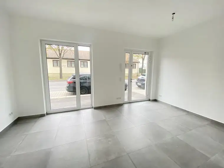 GESCHÄFTSLOKAL / BÜRO / PRAXIS mit Straßenzugang 3min von U2 Stadlau / direkt an der Stadlauer Straße / mit Garten / Top 1
