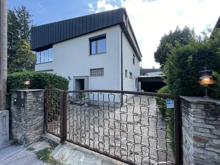 Großzügige Villa in Penzinger Bestlage / Parkplatz / Vollunterkellert / Wintergarten | 360°-Tour