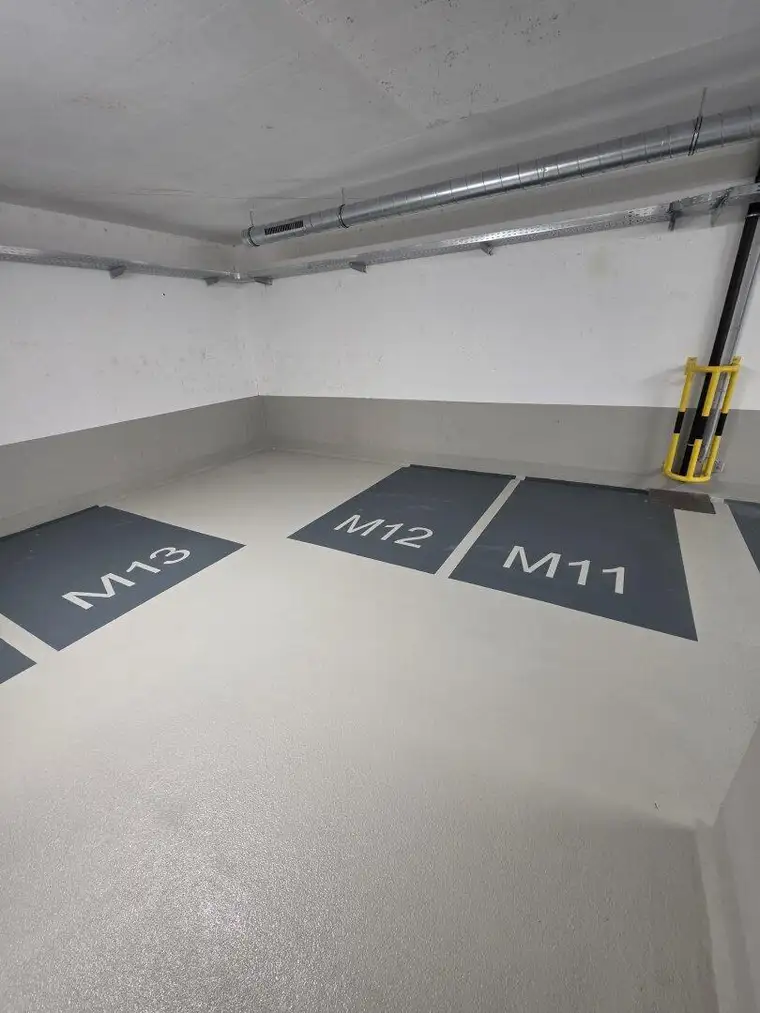 XL-Motorrad-Stellplatz im Hochhaus Grünblick | U2 Stadion | Provisionsfrei