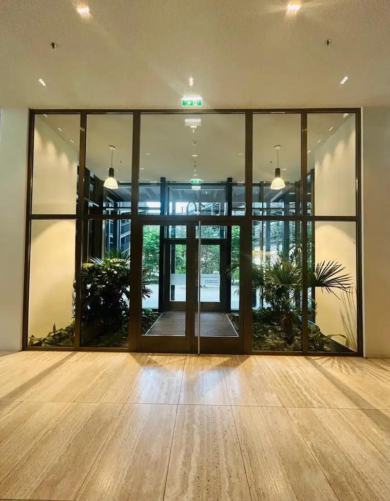 PROVISIONSFREI! 31. STOCK! ERSTBEZUG! HELIO TOWER! 2. ZIMMER MIT 8m² LOGGIA! EINBAUKÜCHE! WEITBLICK.