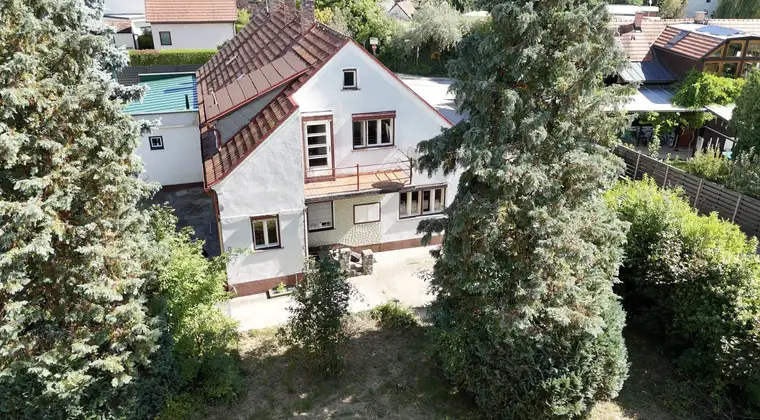 Doppelhaushälfte am Stadtrand mit großem Garten