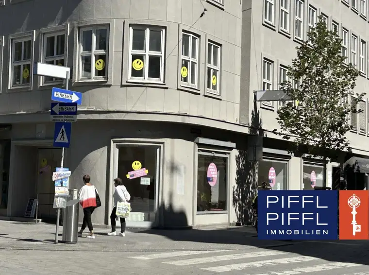 Attraktive Ecklage auf der Landstraße - große Auslagen!