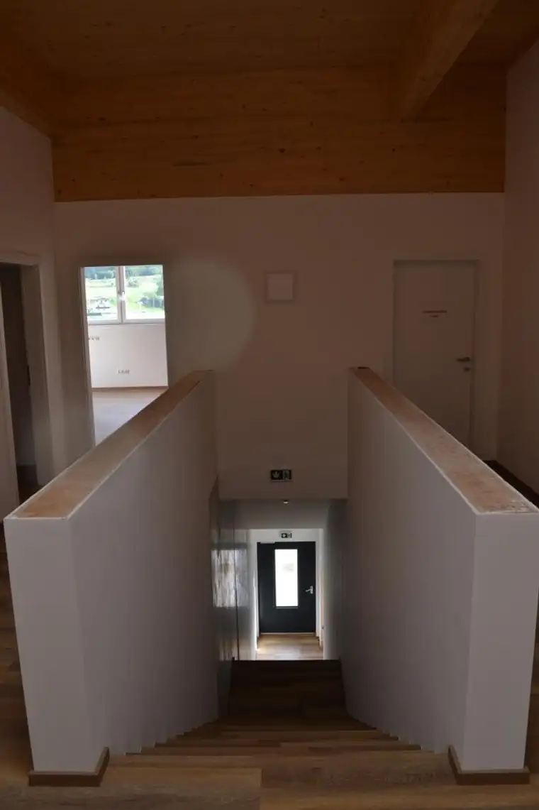 Neu errichtete Gewerbehalle in hochwertiger Holzbauweise, unweit von St. Johann in Tirol