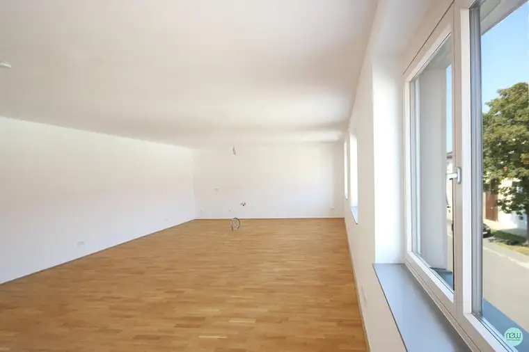 TOPRENOVIERTE FAMILIENWOHNUNG IN MODERNISIERTEM STRECKHOF