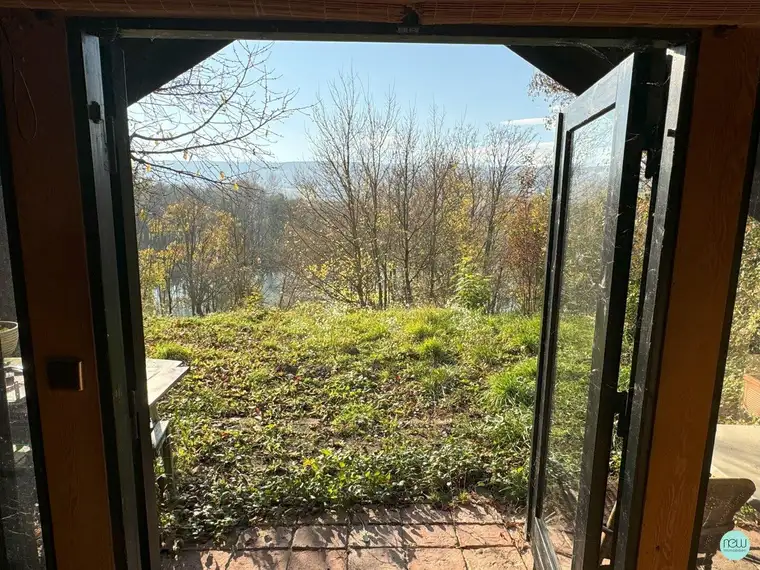 Grundstück in erster Reihe mit Seeblick und kleinem Wochenendhaus