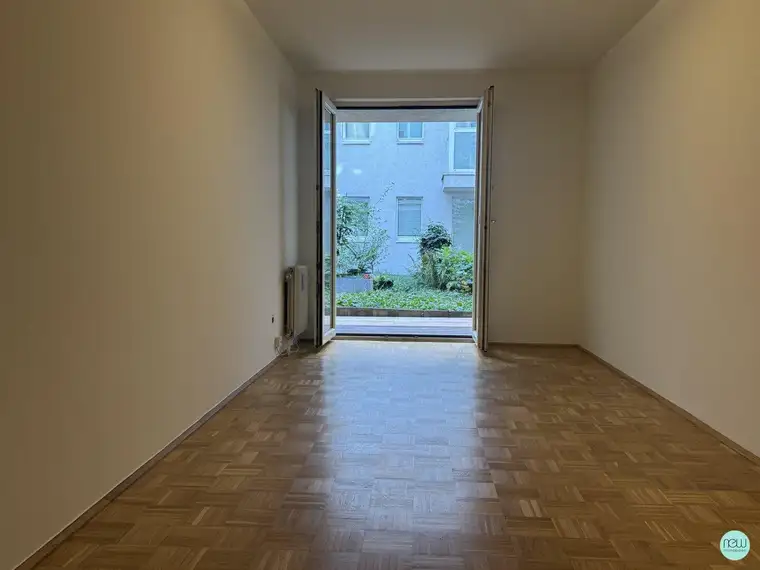 Oase Mitten im 7. Bezirk / 2 Zimmer + Terrasse + Garten + Garage
