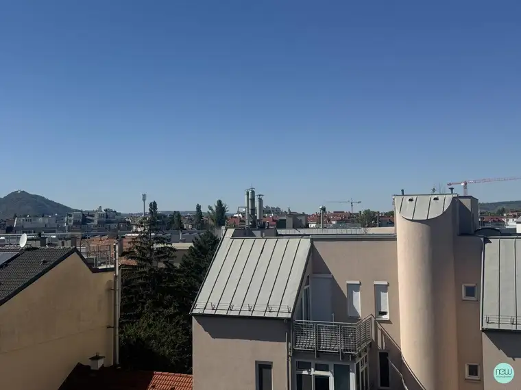TERRASSE + WEITBLICK / sanierte 3-Zimmer-Wohnung + 32m² Terrasse
