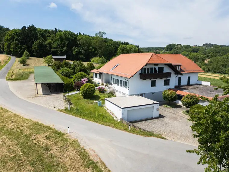 Großzügiges Wohnhaus mit 12 Einheiten in Top-Lage in der Thermenregion Bad Waltersdorf – ideal als Beherbergungsbetrieb oder Mehrparteienhaus