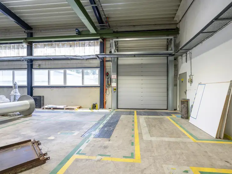 PRODUKTION - LAGERHALLEN - BÜRO ZU VERMIETEN ***€ 4,00/m² Mischmiete***