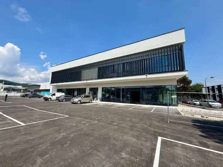 AUHOF NEUBAU - *500 m² Retail im EG* und *Büroflächen im 1.OG* + Parkplätze 