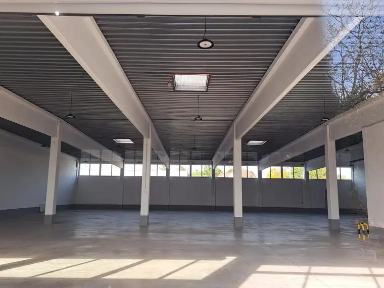 585 m² LAGERHALLE GENERALSANIERT