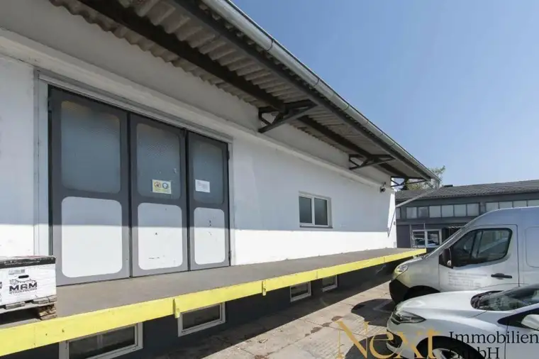 Lagerhalle mit Falttor, Lastenlift, Freifläche sowie Büroteil in Leonding zu vermieten