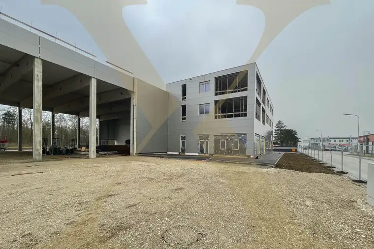 Neubau Gewerbeobjekt (optional mit Büroflächen) in optimaler Verkehrslage in Traun zu vermieten!