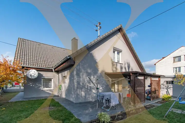 Großzügiges, gepflegtes Einfamilienhaus mit Eigengarten in zentraler Lage in Haid/Ansfelden zu verkaufen!