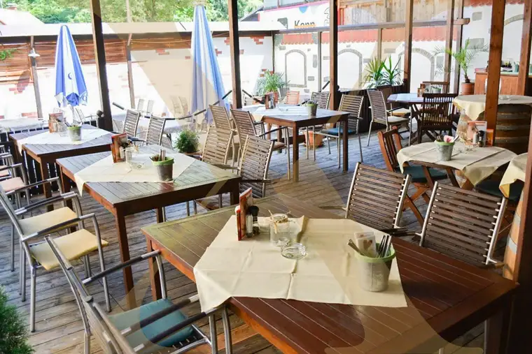 Voll ausgestattetes und startbereites Gastrolokal "Kinski" mit Bar, Saal sowie gemütlichem Gastgarten zu vermieten!
